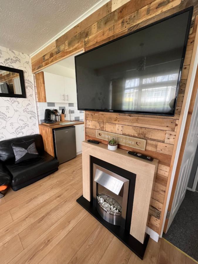 Signature, Scratby - Two Bed Chalet, Sleeps 7, Free Wi-Fi, Bed Linen And Towels Included, Pets Welcome And Onsite Entertainment Available Экстерьер фото