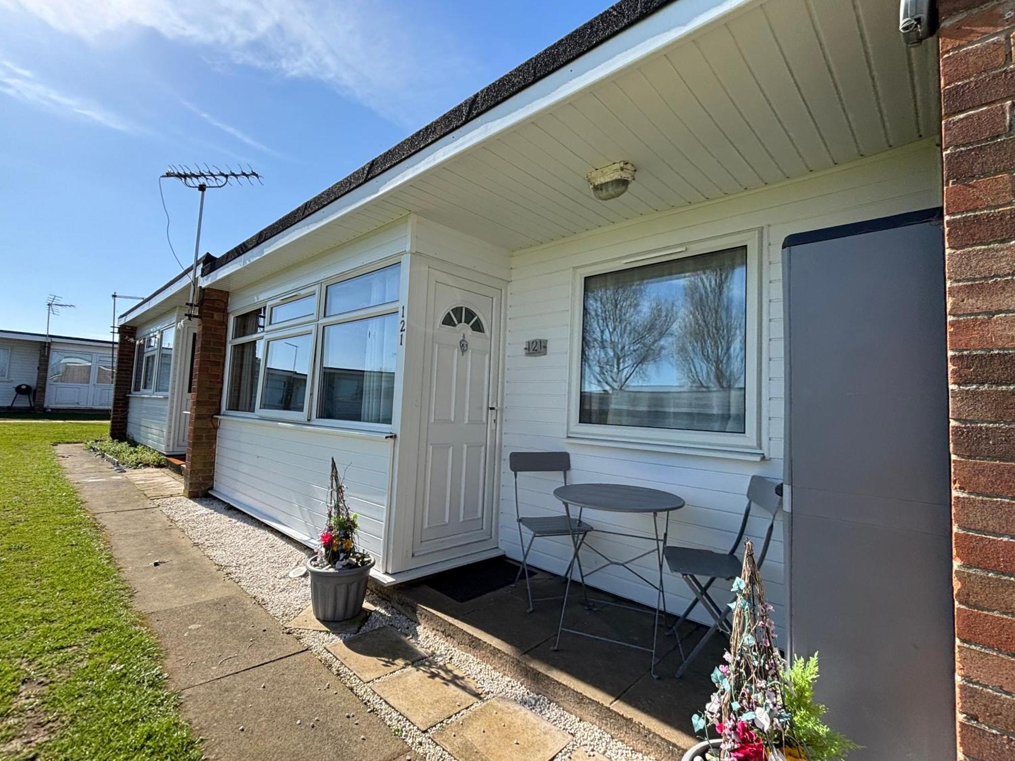 Signature, Scratby - Two Bed Chalet, Sleeps 7, Free Wi-Fi, Bed Linen And Towels Included, Pets Welcome And Onsite Entertainment Available Экстерьер фото